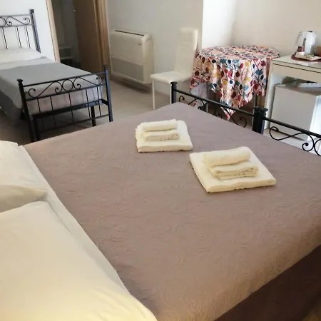 Dimora Santa Barbara 3* فيرّارا