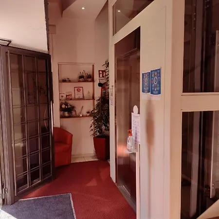 Dimora Santa Barbara ゲストハウス 3*